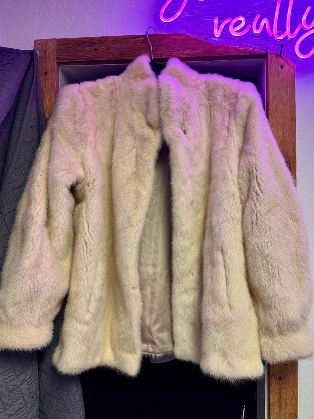 Vintage Cream Tourmaline Mink Fur Jacket – Leigh Furs Ltd. Springfield MO